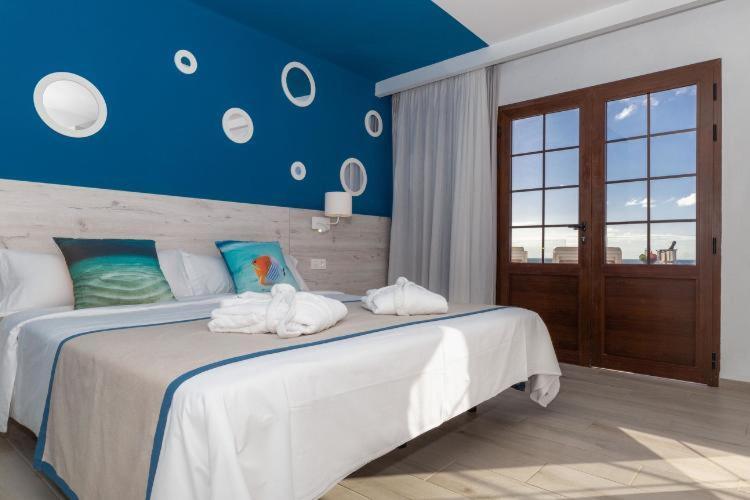 Two-Bedroom Apartment with Sea View (2+2)